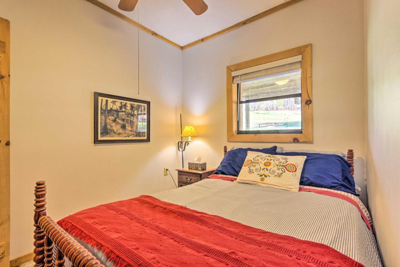 Pet-Friendly Blue Ridge, Cherokee Forest Retreat! Greeneville Bagian luar foto
