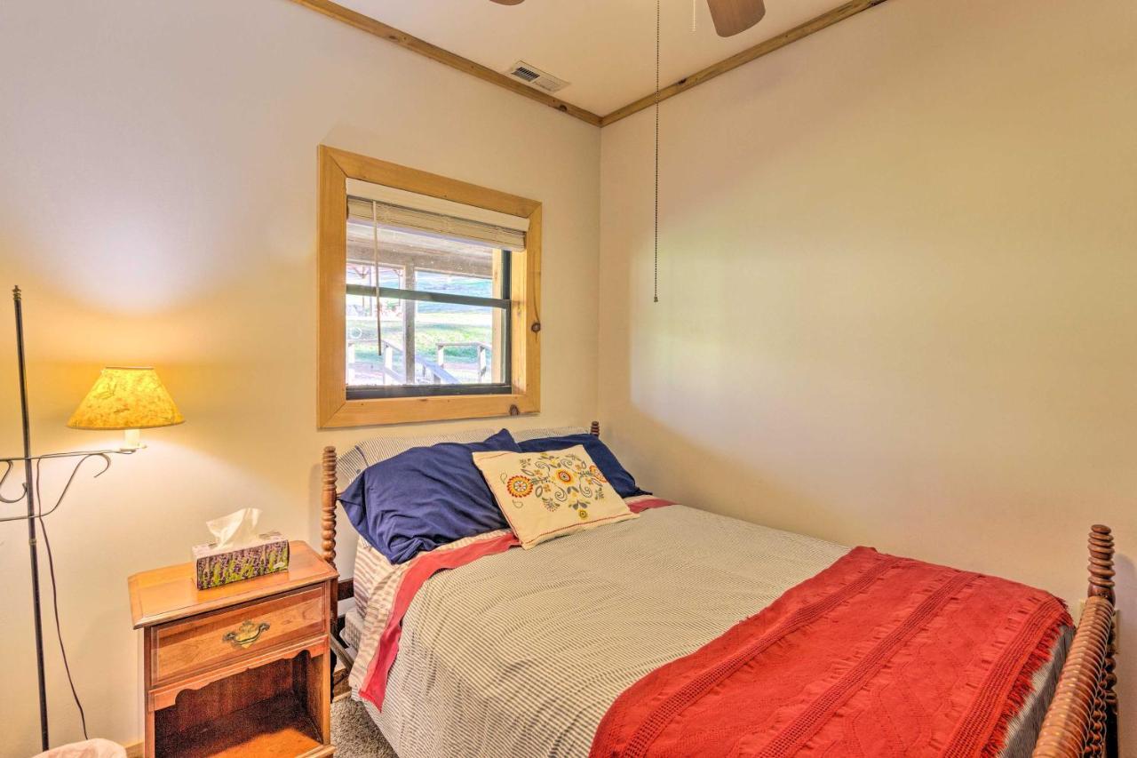 Pet-Friendly Blue Ridge, Cherokee Forest Retreat! Greeneville Bagian luar foto